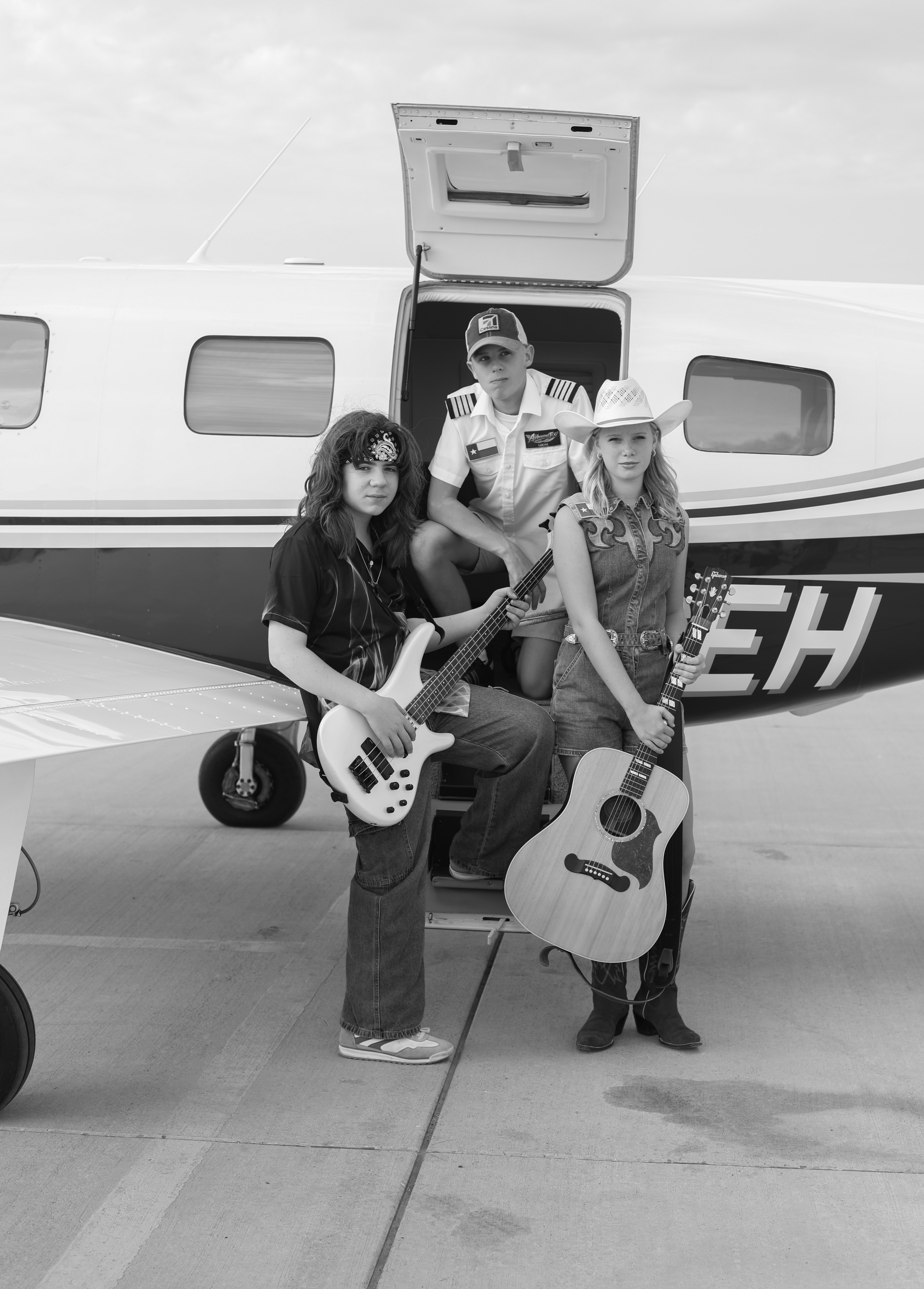Airbourne Tex – band at the plane door at Airplanes & Coffee