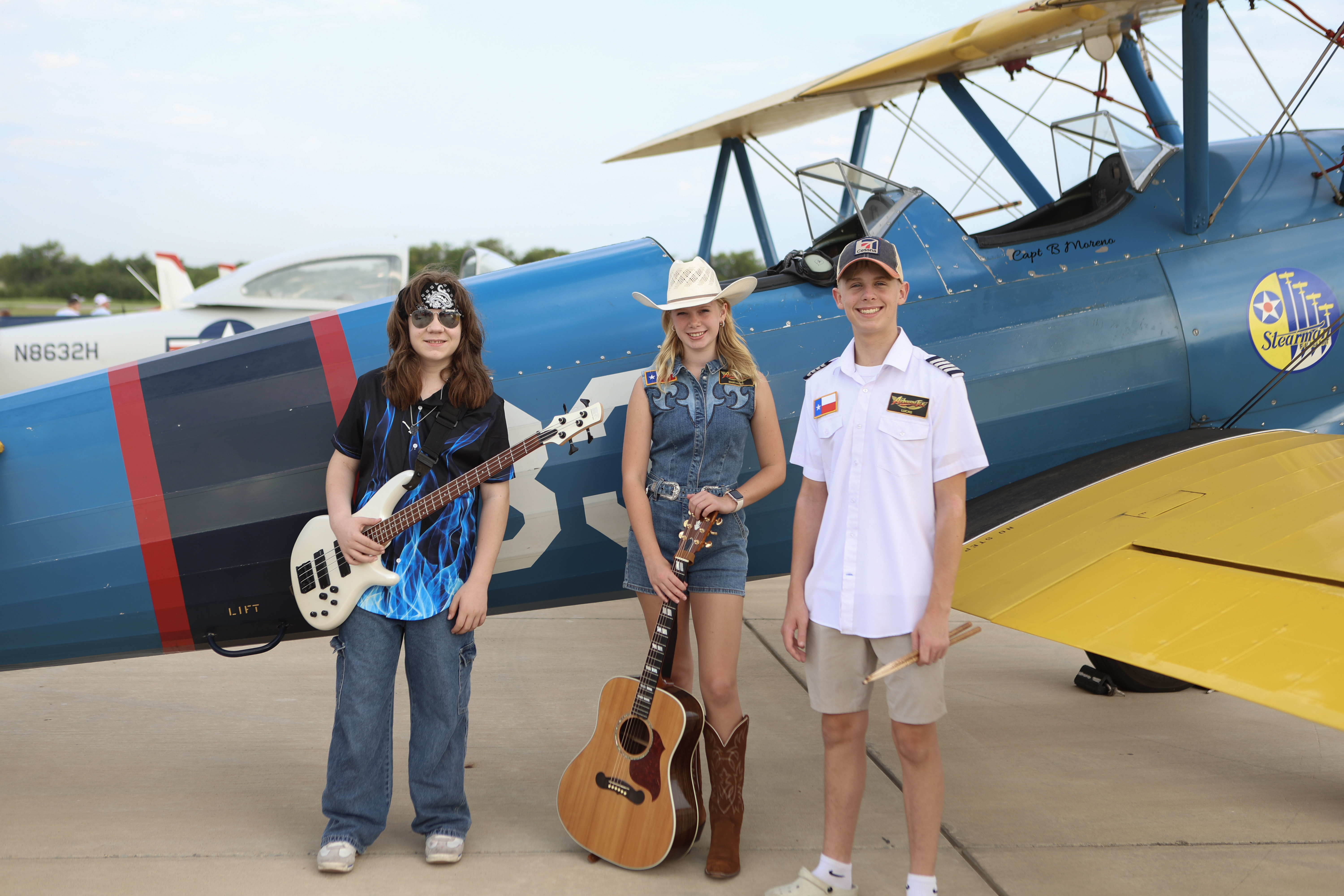 Airbourne Tex – band with biplane at Airplanes & Coffee